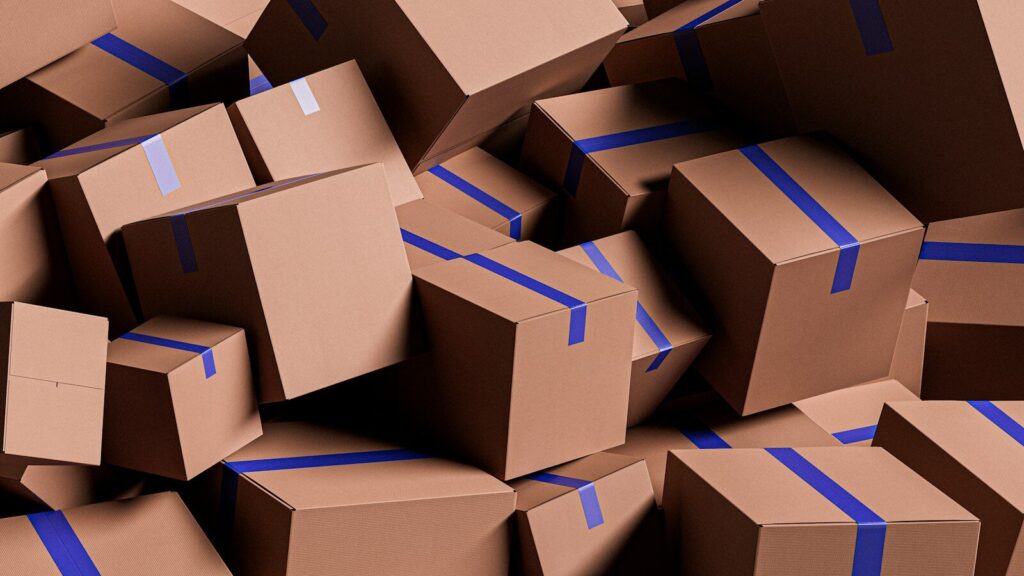 Kurzfristige Beschäftigung im Weihnachtsgeschäft beim Packen von Paketen