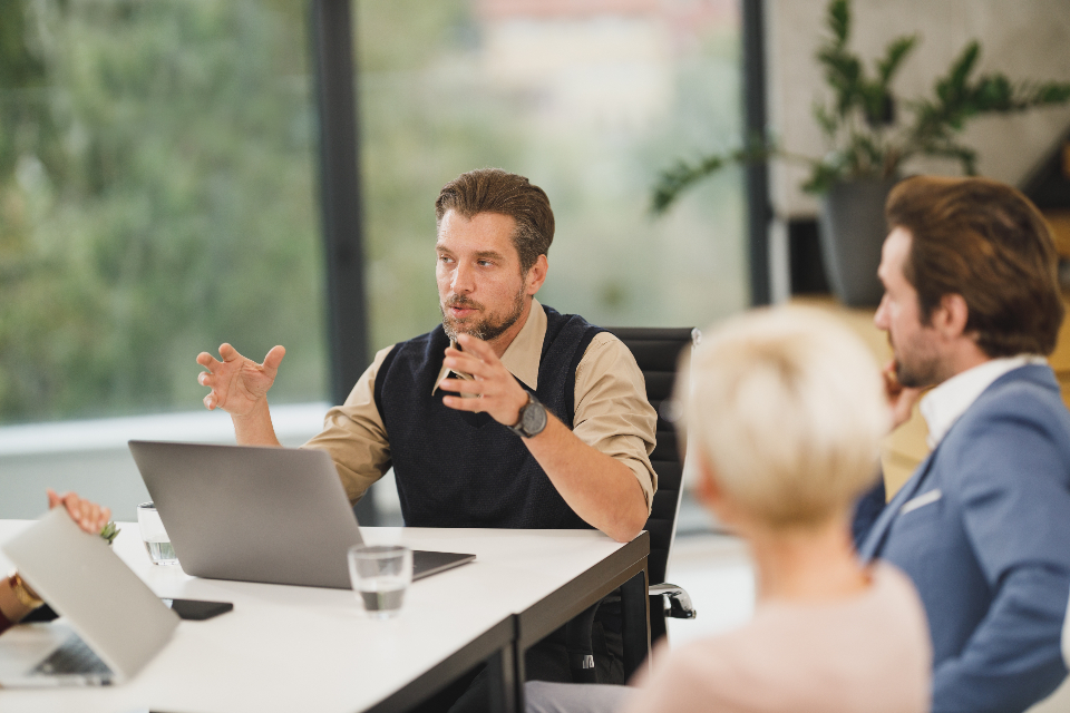 Unternehmen kaufen: Börsen, Ablauf, Due Diligence und Finanzierung